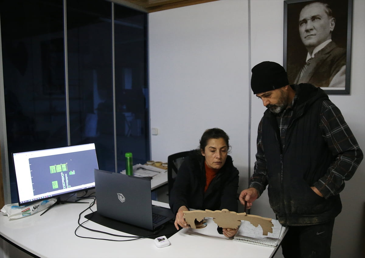 Antalya'nın Alanya ilçesinde devletten aldığı hibe krediyle mobilya atölyesi kuran kadın girişimci...