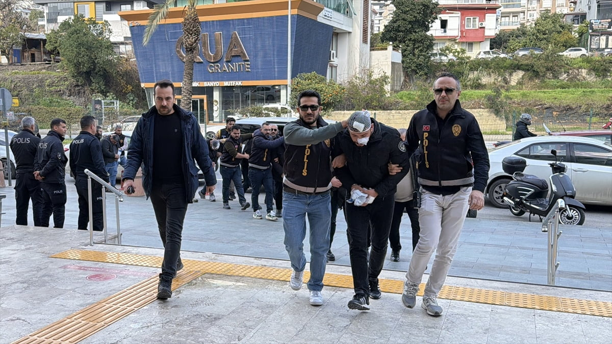 Antalya'nın Alanya ilçesinde iki grup arasında çıkan ve 7 kişinin yaralandığı kavgayla ilgili...