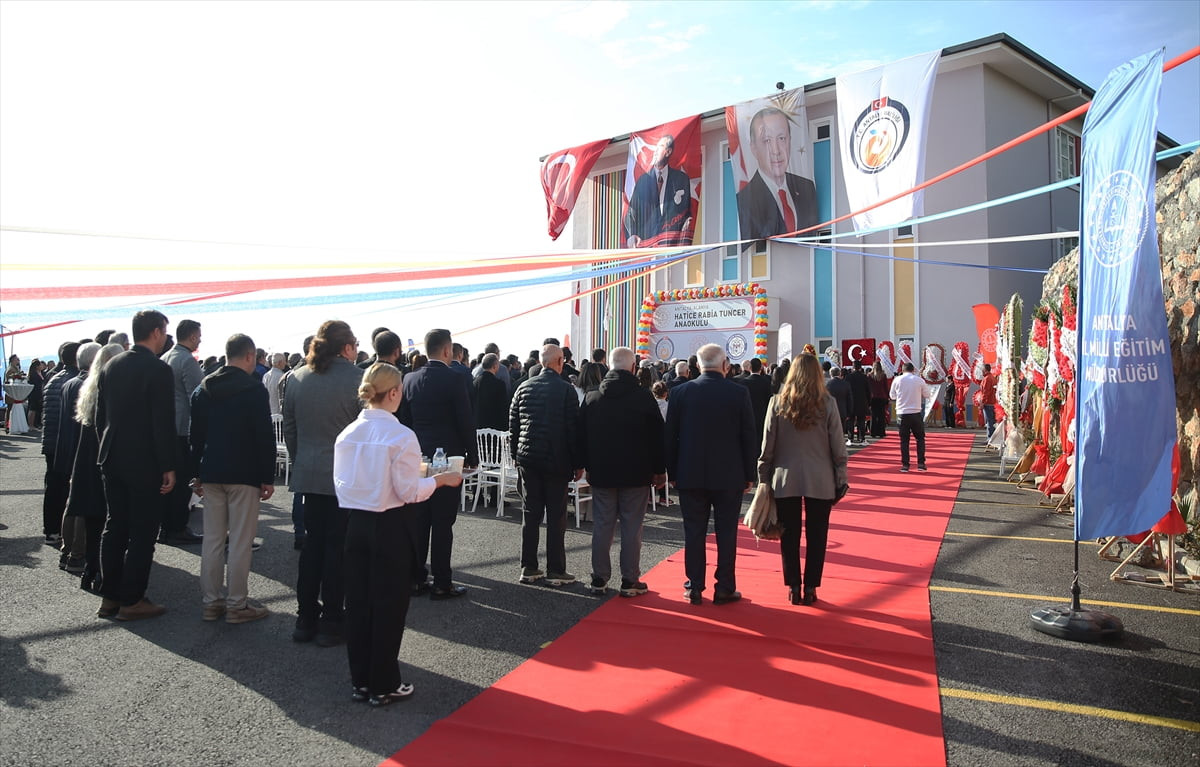 Antalya'nın Alanya ilçesinde yenilenen MÜSİAD Yanıklar Özel Eğitim İlkokulu ve Ortaokulu ile yeni...