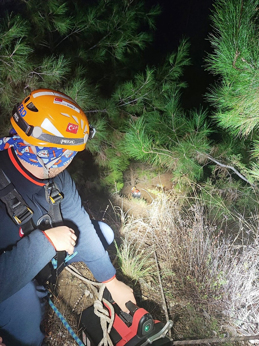 Antalya'nın Alanya ilçesinde yürüyüş sırasında uçuruma düşen 2 turist, AFAD, jandarma ve itfaiye...