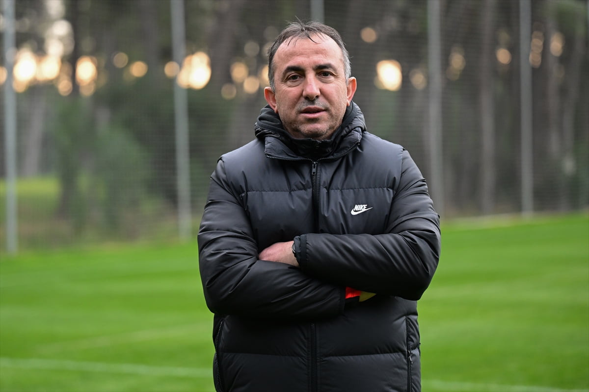 Antalya'nın Belek Turizm Merkezi'nde kamp yapan Çaykur Rizespor Teknik Direktörü Recep Uçar, AA...