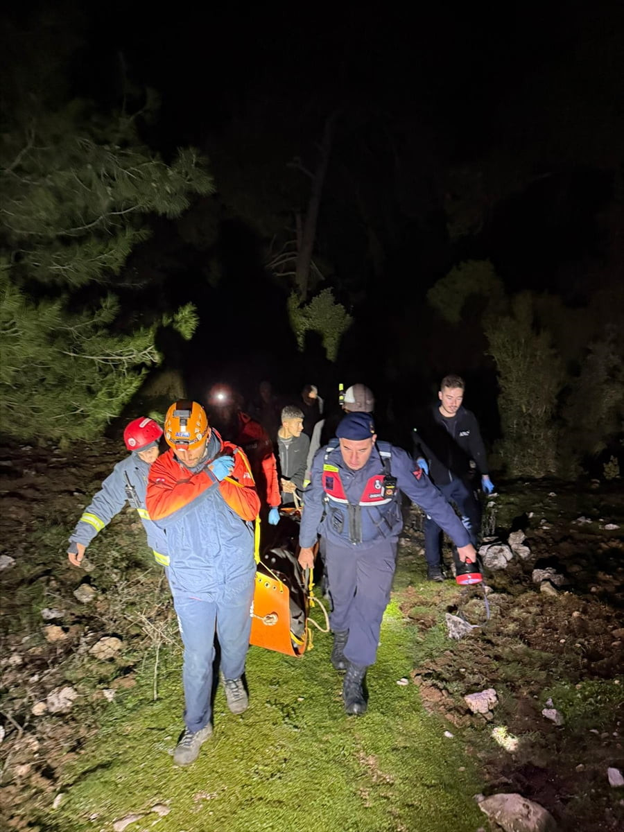 Antalya'nın Finike ilçesinde mantar toplamak için ormanlık alana gittikten sonra kendisinden haber...