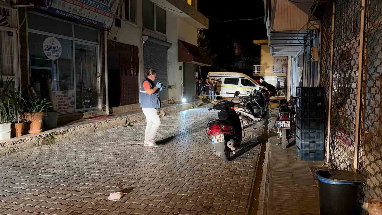 ANTALYA'NIN GAZİPAŞA İLÇESİNDE İKİ KİŞİ ARASINDA ÇIKAN TARTIŞMANIN SİLAHLI KAVGAYA DÖNÜŞMESİ...