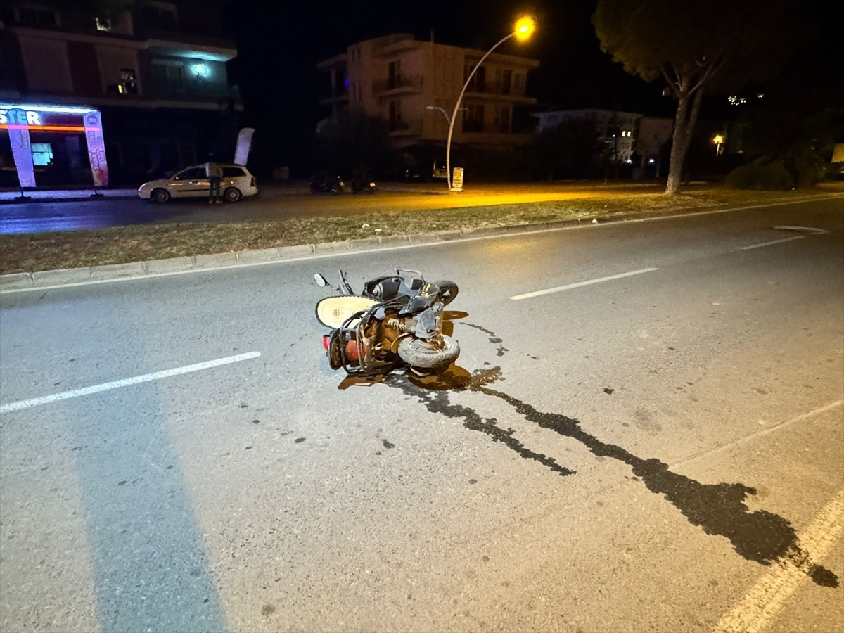 Antalya'nın Gazipaşa ilçesinde otomobille çarpışan motosikletin sürücüsü hayatını...