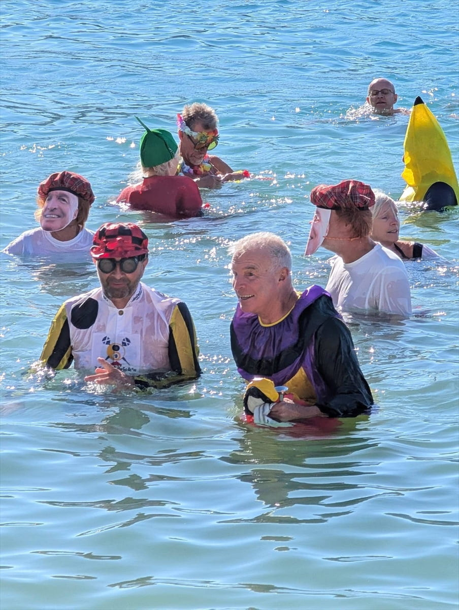 Antalya'nın Kaş ilçesinde yerleşik yabancılar, geleneksel hale getirdikleri etkinlikte renkli...