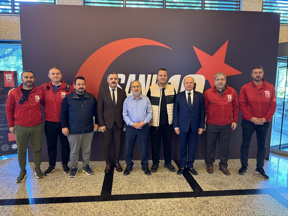 Antalya'nın Kemer ilçesinde 15 Temmuz Derneğince düzenlenen "9. Geleneksel Şehit Aileleri...