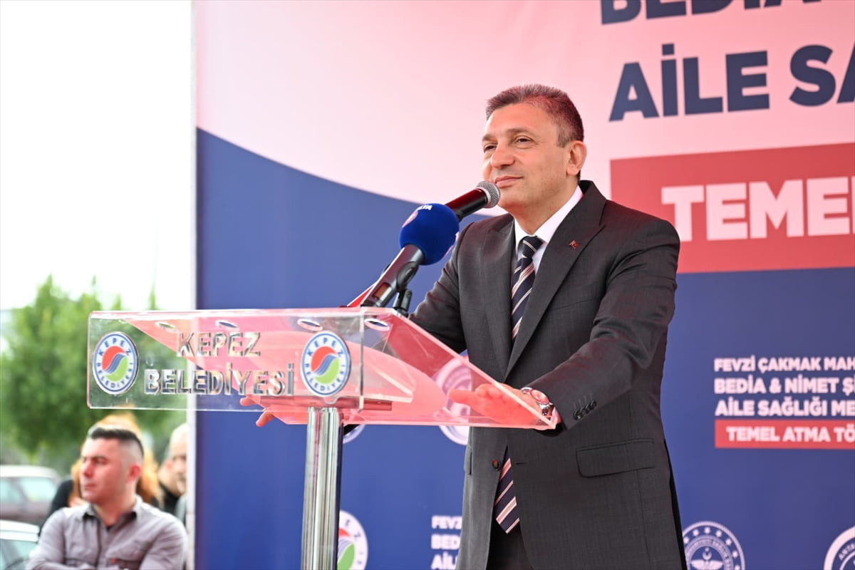 Antalya'nın Kepez ilçesinde bir aile sağlığı merkezi ile 112 Acil Sağlık Hizmetleri İstasyonu...