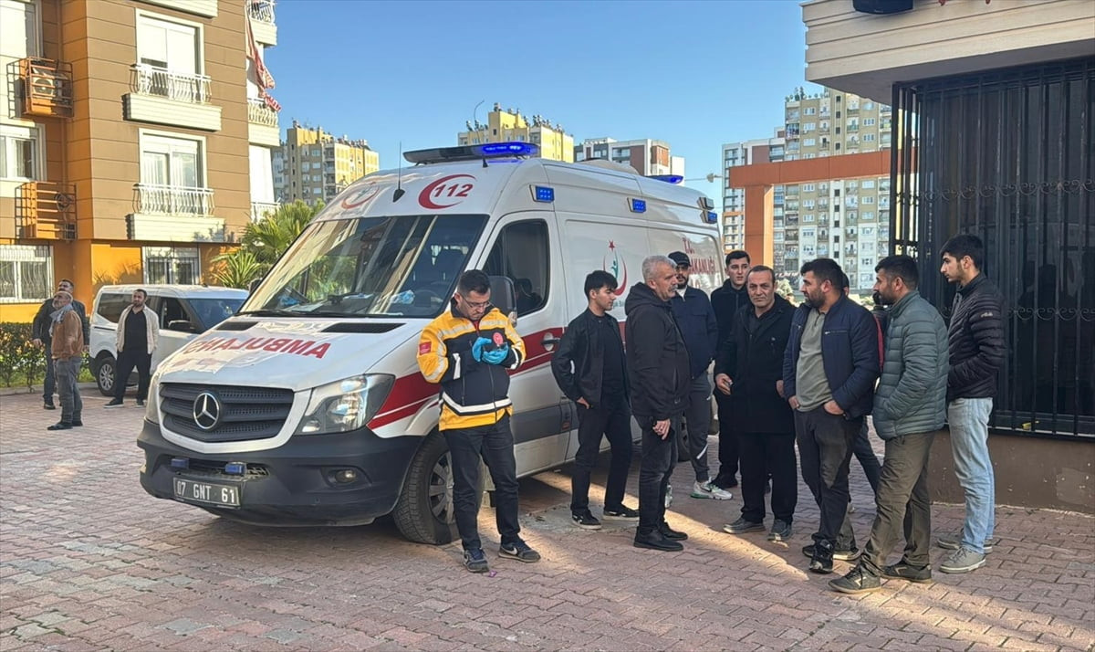 Antalya'nın Kepez ilçesinde çıkan silahlı kavgada 1 kişi öldü, 1 kişi yaralandı. 