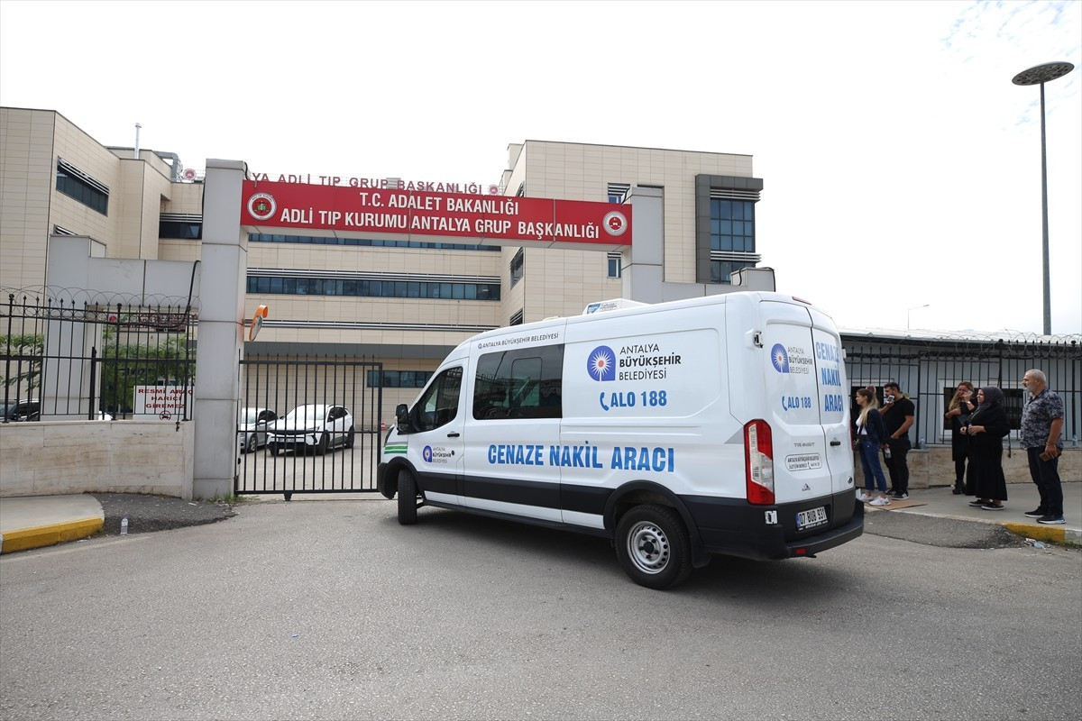 Antalya'nın Kepez ilçesinde skuter ile giderken önünü kesen şüpheli tarafından bıçaklanan Ali...