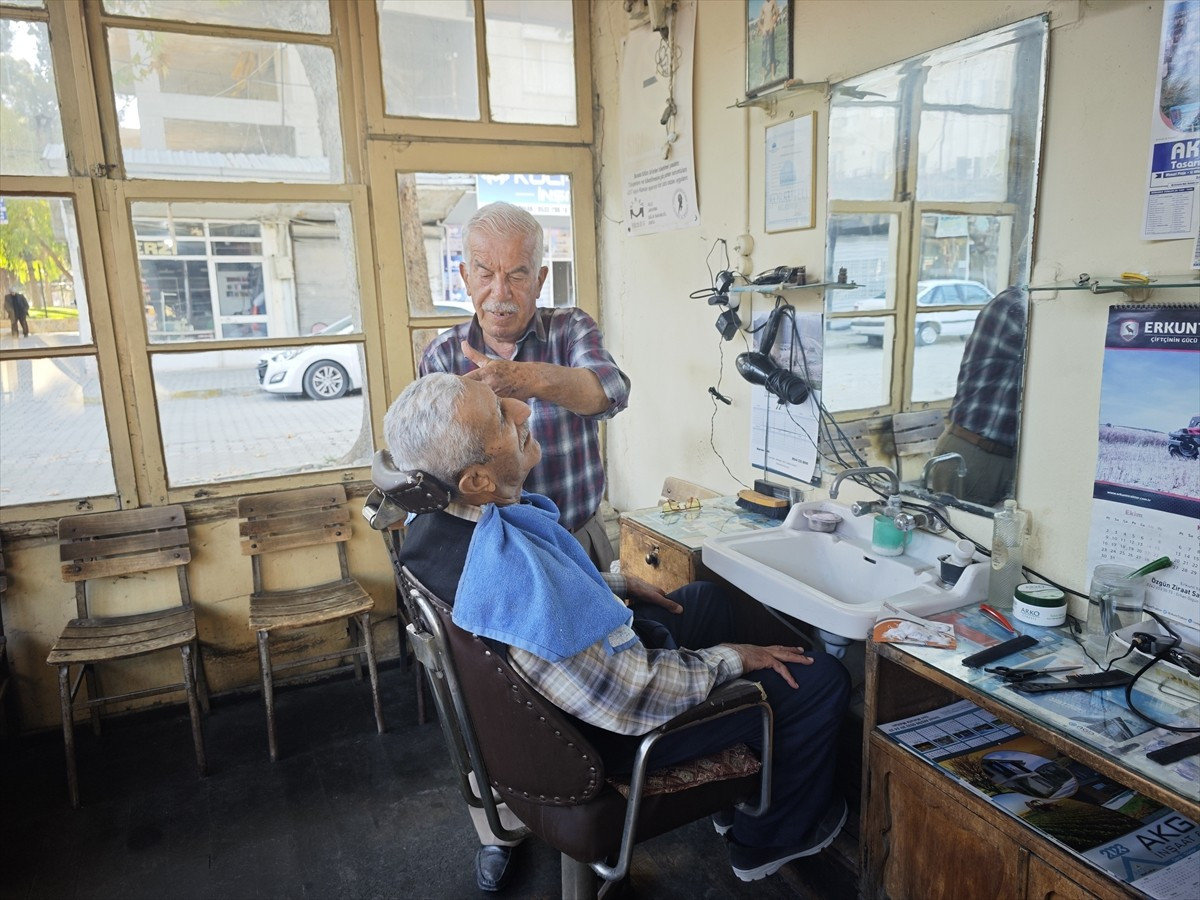 Antalya'nın Korkuteli ilçesinde yaşayan 73 yaşındaki Mehmet Sabancı, 57 yıl önce başladığı...