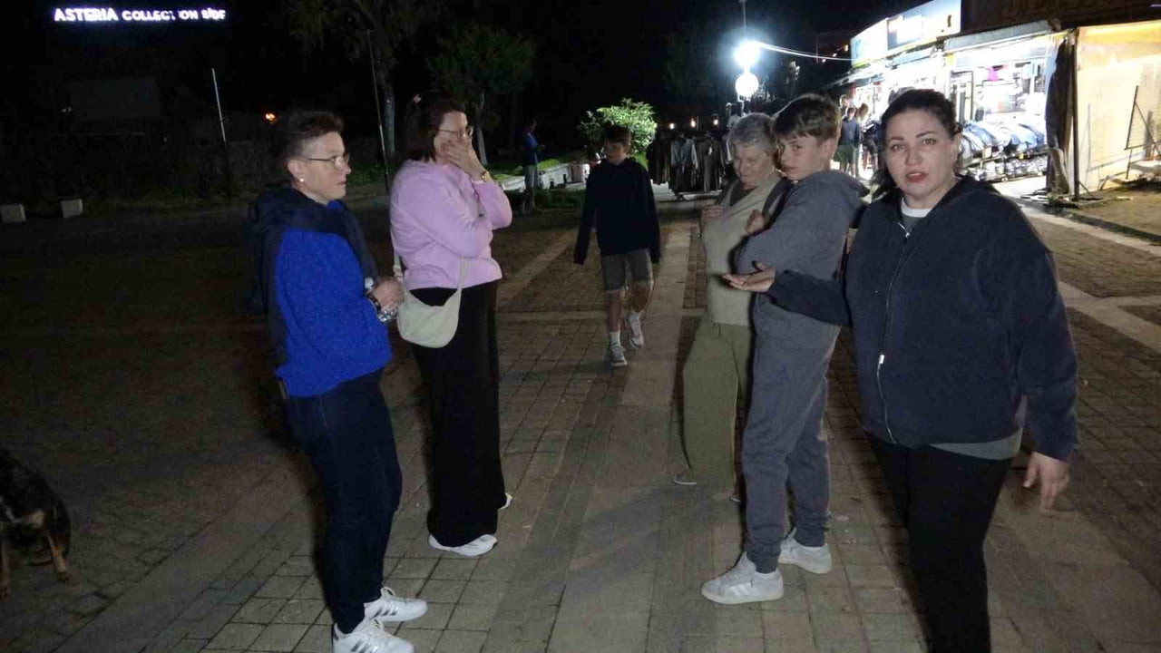 ANTALYA'NIN MANAVGAT İLÇESİ TİTREYENGÖL ÇEVRESİNDE AYDINLATMALARIN ÇALIŞMAMASI, TURİSTLERİ ZOR...