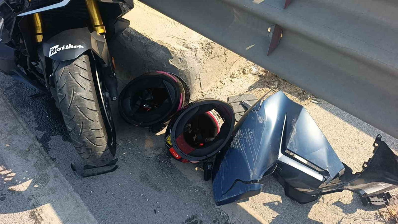 ANTALYA'NIN MANAVGAT İLÇESİ'NDE MOTOSİKLET İLE OTOMOBİLİN ÇARPIŞMASI SONUCU MEYDANA GELEN KAZADA...
