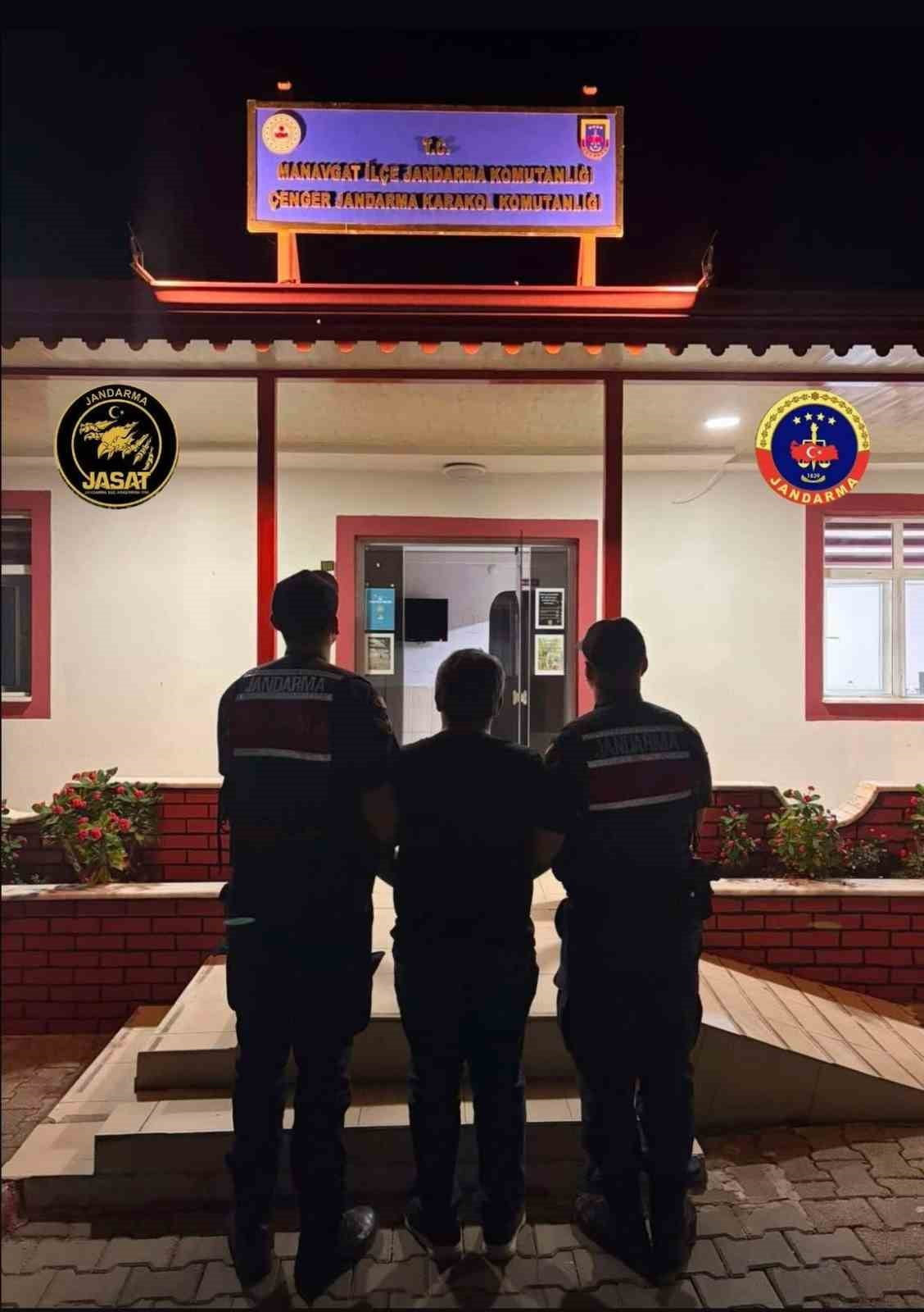 ANTALYA'NIN MANAVGAT İLÇESİNDE HAKKINDA 29 YIL KESİNLEŞMİŞ HAPİS CEZASI BULUNAN FİRARİ HÜKÜMLÜ, İL...