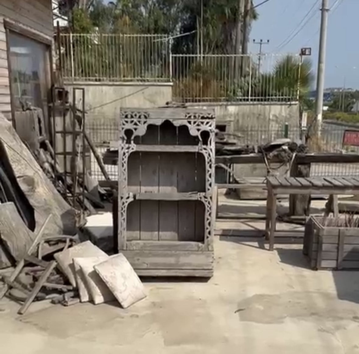 ANTALYA'NIN MANAVGAT İLÇESİNDE KAÇAK OLARAK ELE GEÇİRİLEN TARİHİ ESERLERİN SAHİBİ OLDUĞU ÖNE...