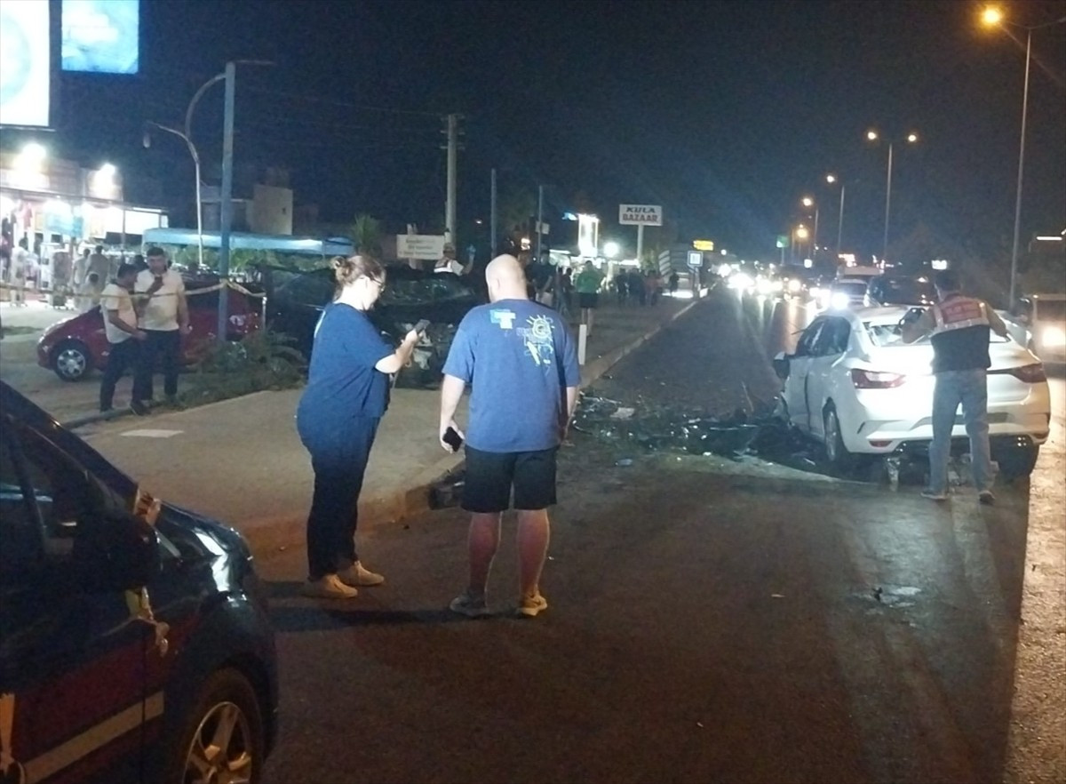 Antalya'nın Manavgat ilçesindeki trafik kazasında 2 kişi hayatını kaybetti, 2 kişi...