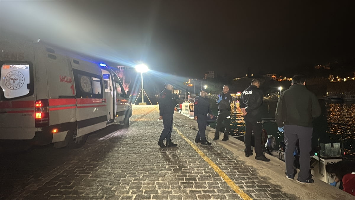 Antalya'nın Muratpaşa ilçesinde falezlerden düşen kadın hayatını kaybetti. Gençlik Mahallesi...