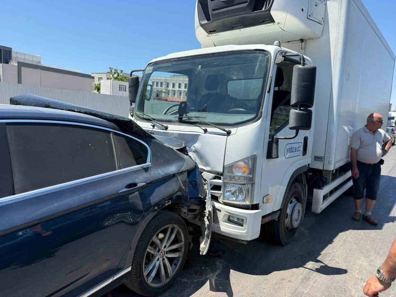 ANTALYA'NIN SERİK İLÇESİNDE D-400 KARAYOLUNDA MEYDANA GELEN 3 ARAÇLI ZİNCİRLEME TRAFİK KAZASINDA 2...