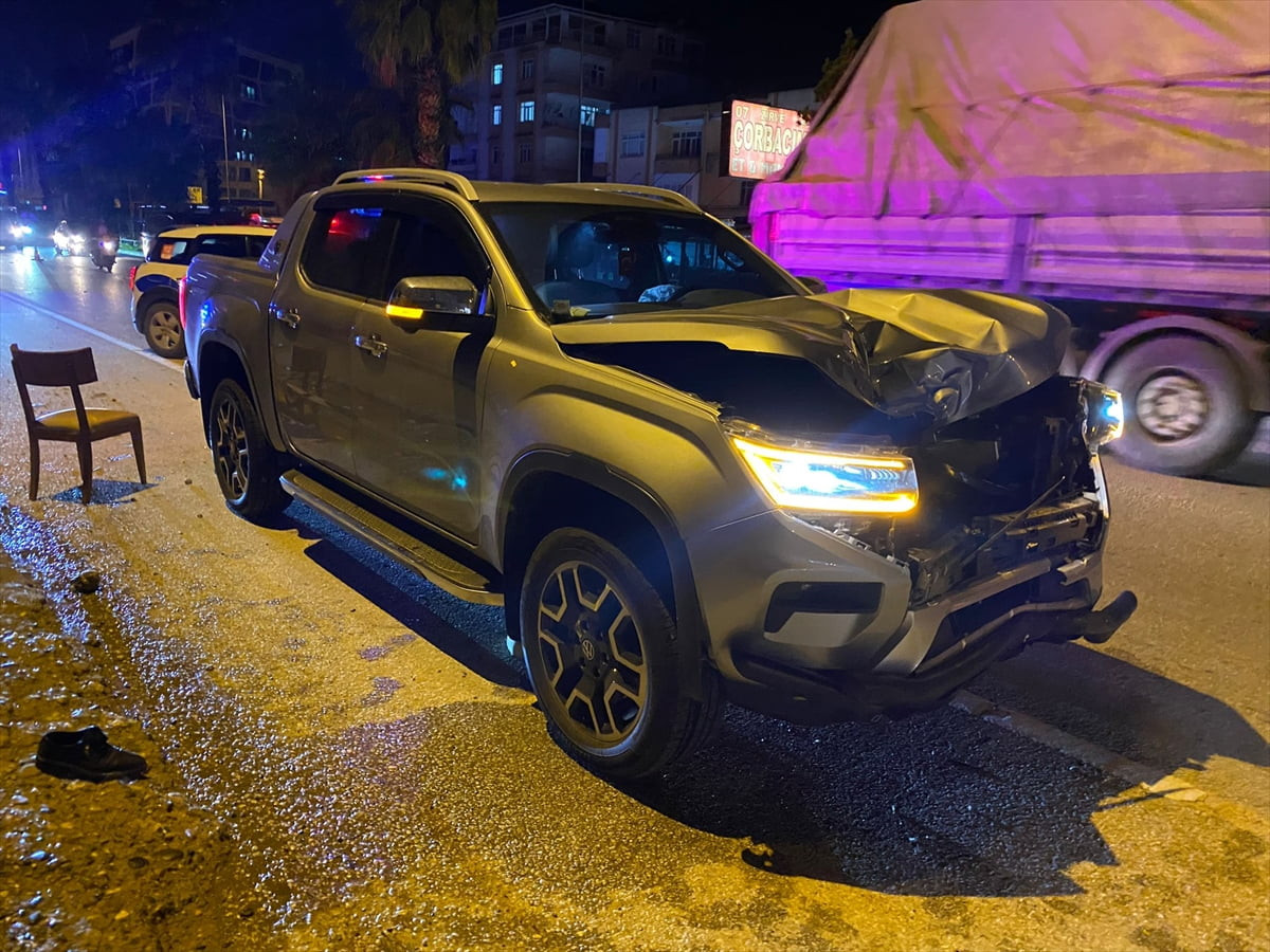 Antalya'nın Serik ilçesinde kamyonet ile çarpışan elektrikli bisiklet sürücüsü hayatını...