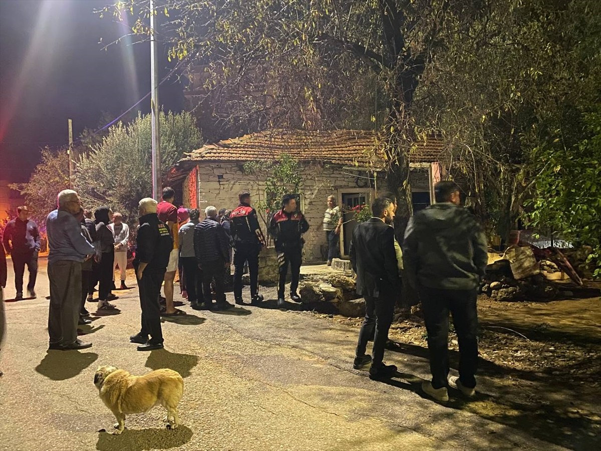 Antalya'nın Serik ilçesinde müstakil evde çıkan yangın itfaiyenin müdahalesi sonucu...