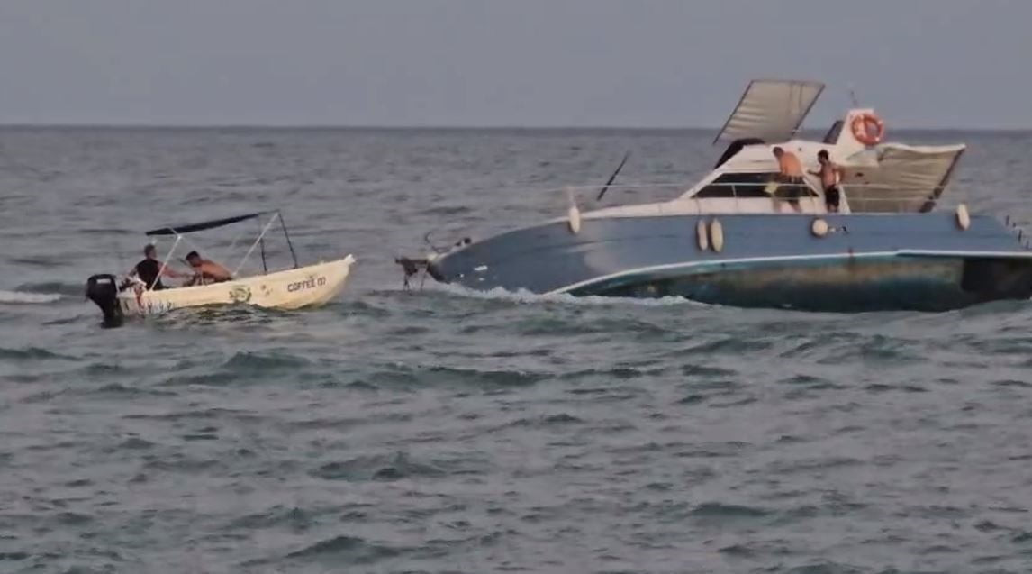 ANTALYA'NIN SERİK İLÇESİNE BAĞLI BOĞAZKENT SAHİLİ AÇIKLARINDAKİ SIĞLIK ALANDA KARAYA OTURAN GEZİ...
