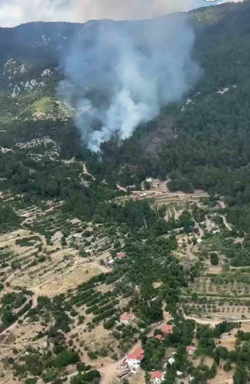 ANTALYA’DA 5 FARKLI NOKTADA ÇIKAN YANGINLAR ORMAN BÖLGE MÜDÜRLÜĞÜ EKİPLERİ TARAFINDAN HAVADAN VE...