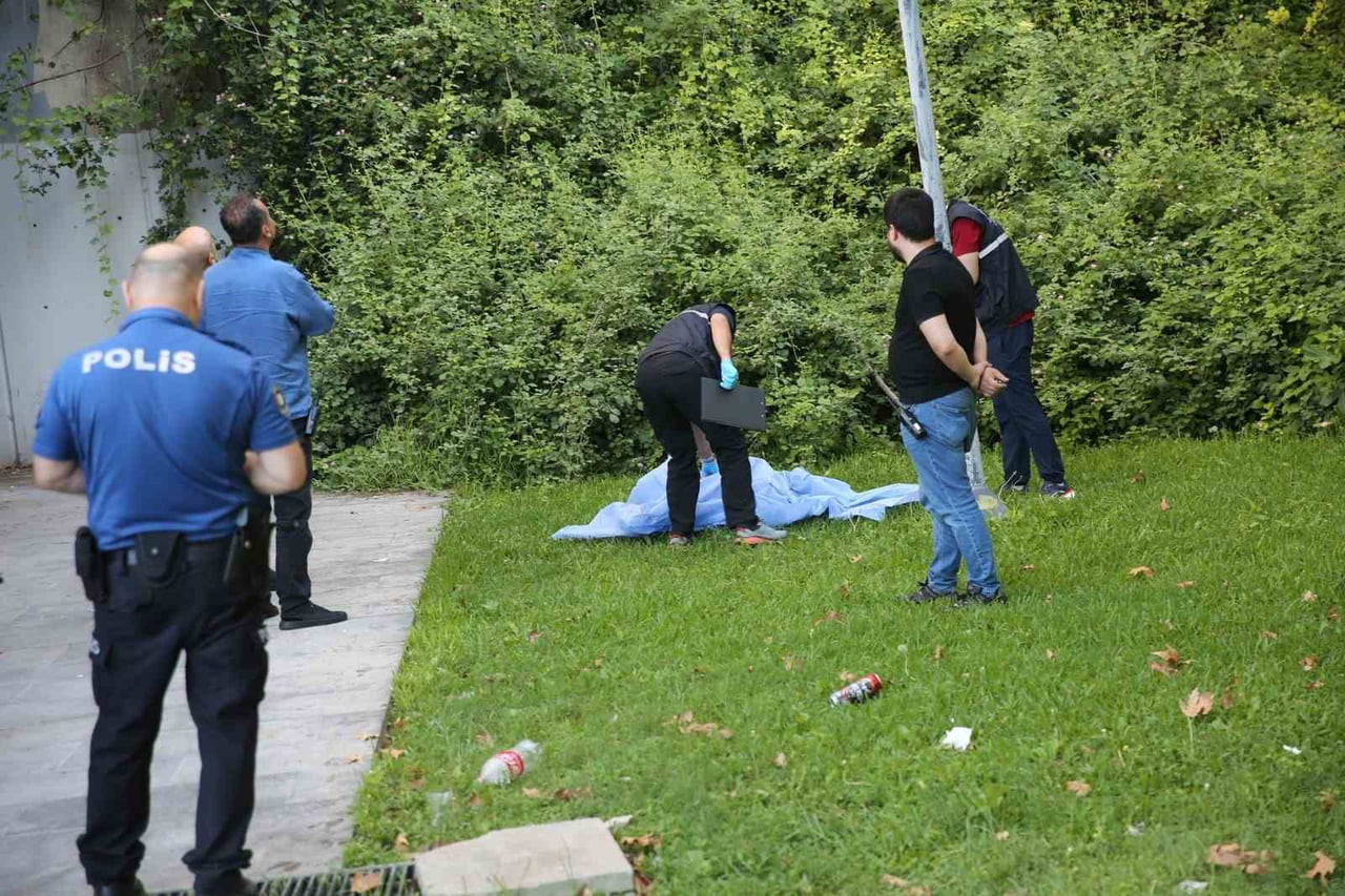 ANTALYA’DA KONYAALTI SAHİLİ’NDE BULUNAN YAKLAŞIK 35 METRELİK ASANSÖRDEN MANZARA İZLEMEK İSTEYEN...