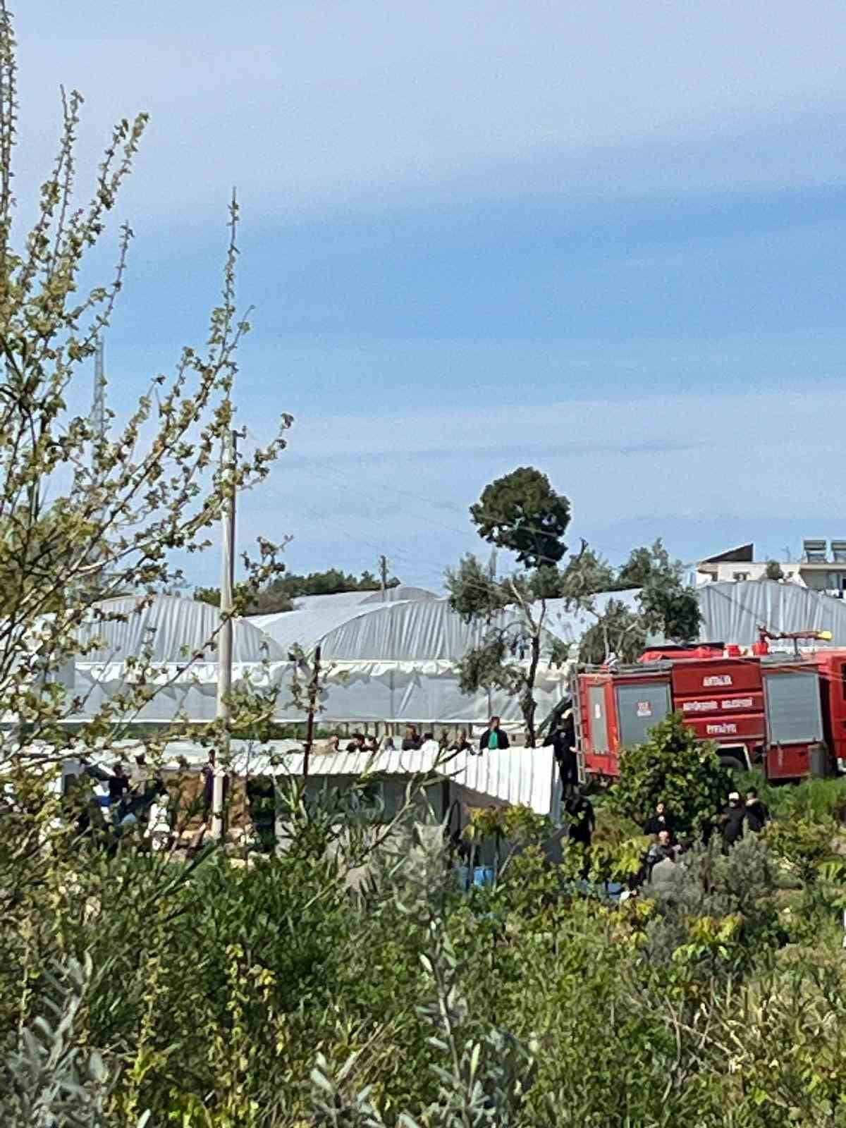 ANTALYA’NIN AKSU İLÇESİNDE TRAKTÖRÜN DEREYE DEVRİLMESİ SONUCU ALTINDA KALAN 54 YAŞINDAKİ ÇİFTÇİ...