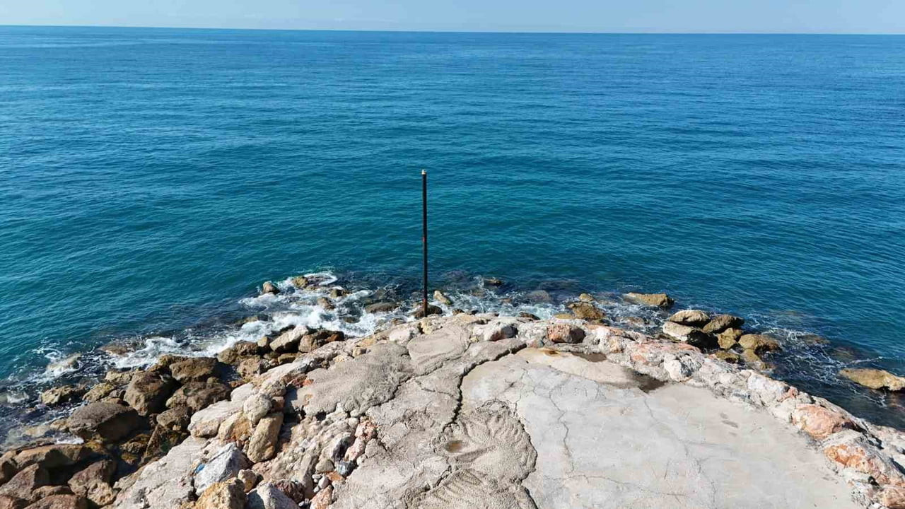 ANTALYA’NIN ALANYA İLÇESİNDE BALIK AVLAMAK İÇİN MARİNAYA GİDEN BİR VATANDAŞ ANİDEN...