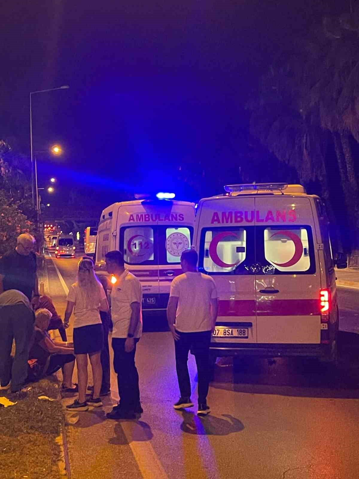 ANTALYA’NIN ALANYA İLÇESİNDE D-400 KARAYOLUNDA YOLUN KARŞISINA GEÇMEYE ÇALIŞAN ÇEKYA UYRUKLU...