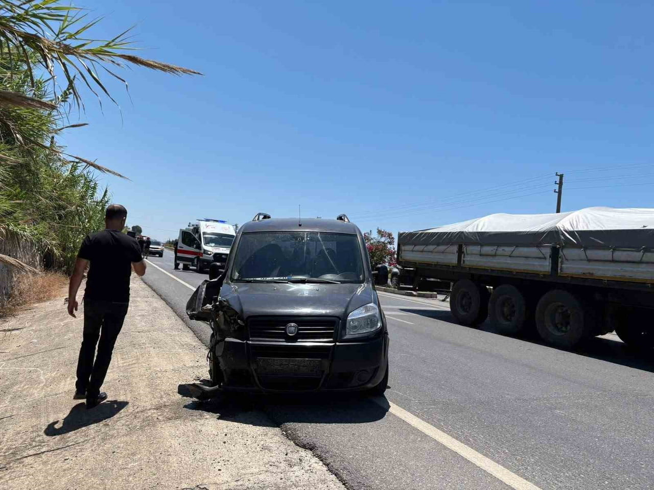 ANTALYA’NIN ALANYA İLÇESİNDE HAFİF TİCARİ ARAÇ İLE OTOMOBİLİN ÇARPIŞMASI SONUCU MEYDANA GELEN...