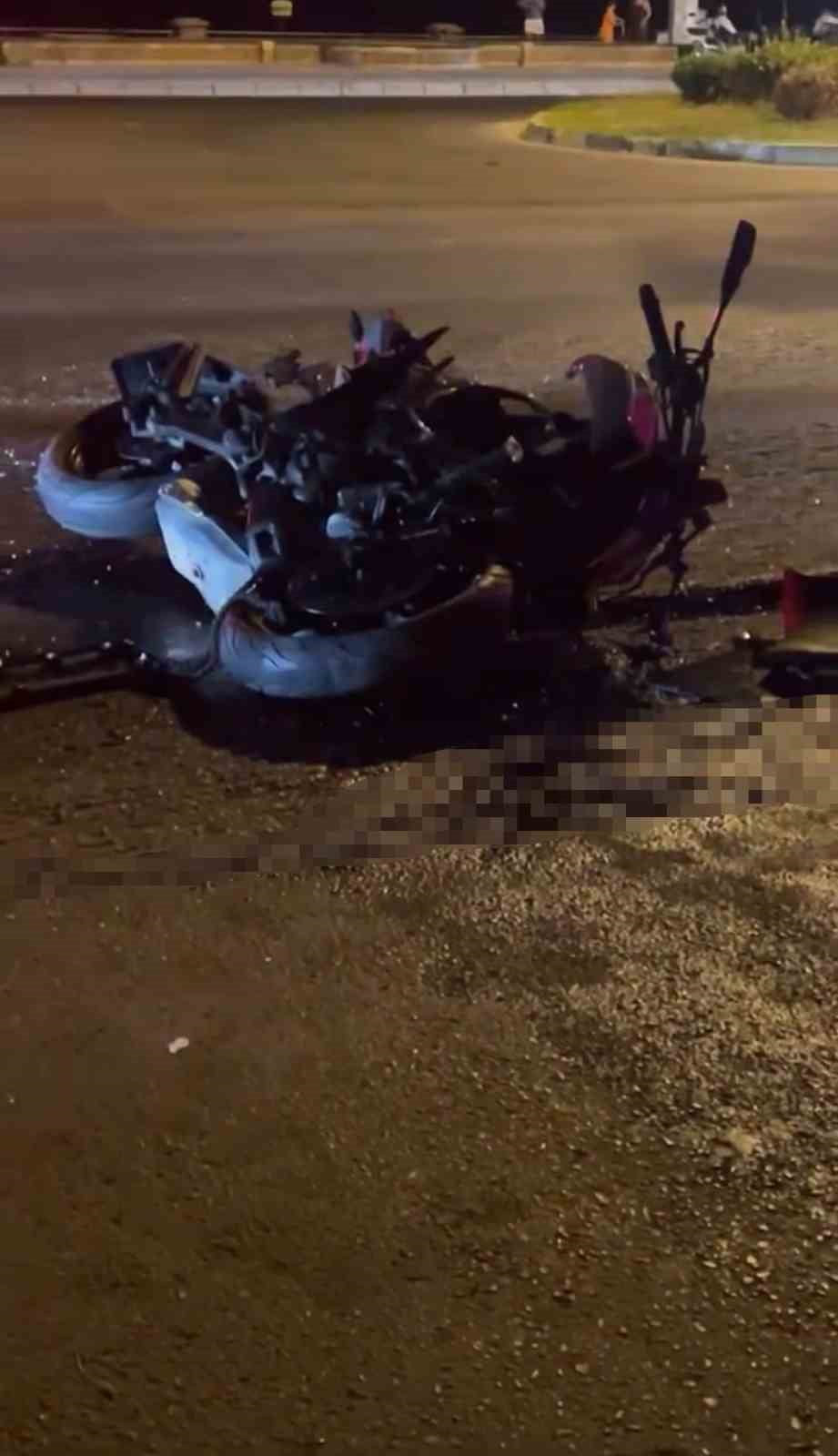 ANTALYA’NIN ALANYA İLÇESİNDE MİNİBÜS İLE MOTOSİKLETİN ÇARPIŞMASI SONUCU MEYDANA GELEN KAZADA AĞIR...