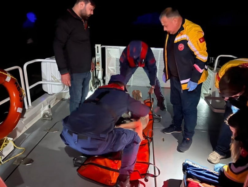 ANTALYA’NIN DEMRE İLÇESİNE BAĞLI KALEKÖY MEVKİİNDE RAHATSIZLANAN BİR KİŞİ, SAHİL GÜVENLİK...