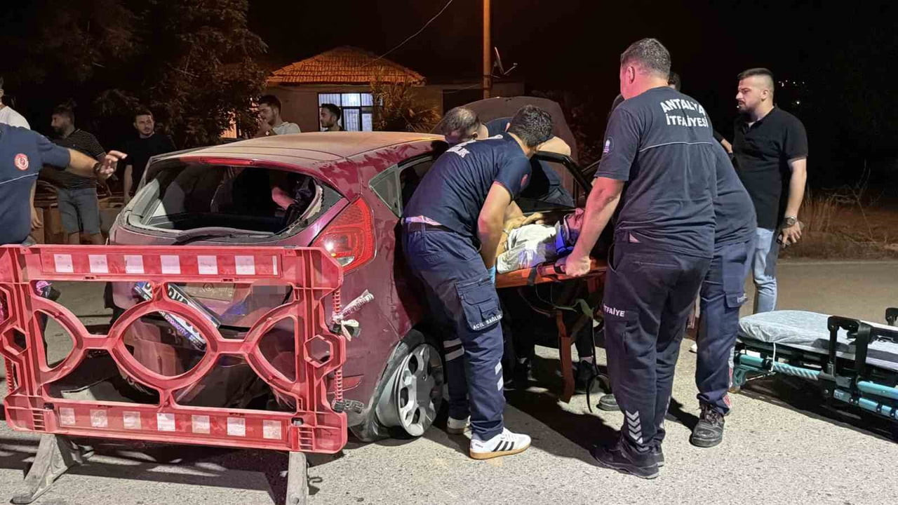 ANTALYA’NIN GAZİPAŞA İLÇESİNDE KONTROLDEN ÇIKARAK TAKLA ATAN OTOMOBİLDE BULUNAN 4 KİŞİ YARALANDI....