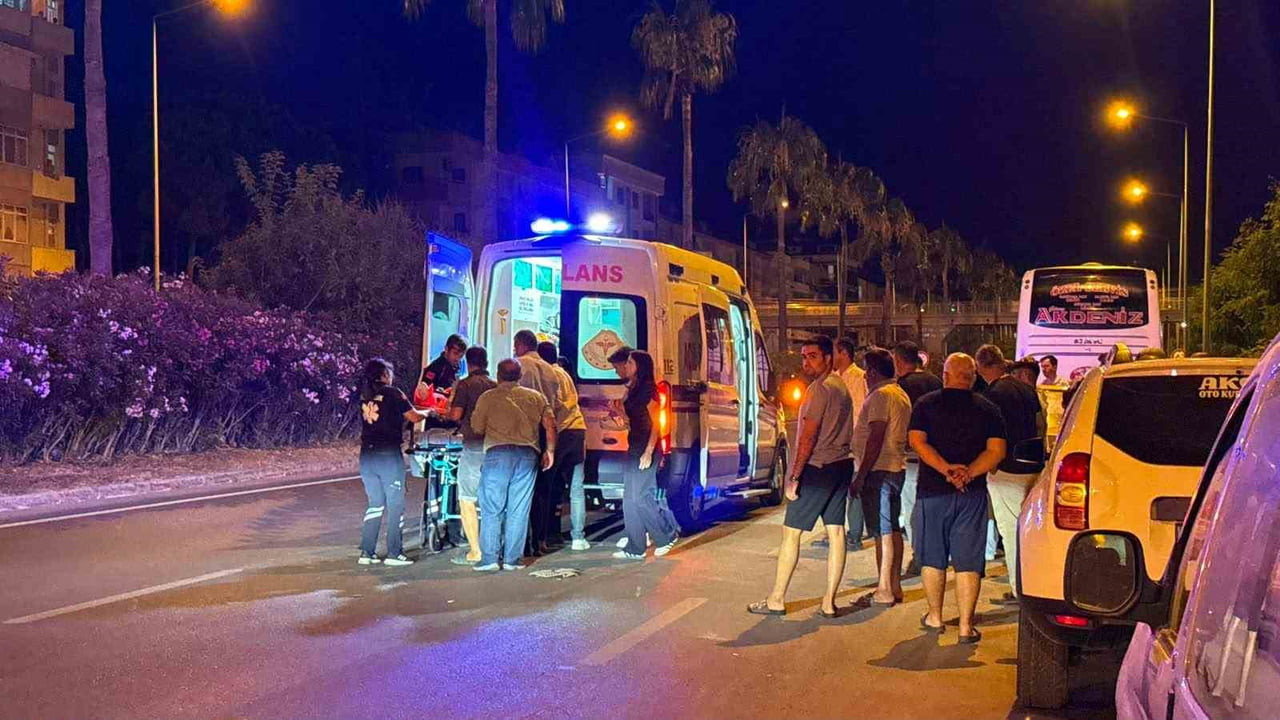 ANTALYA’NIN GAZİPAŞA İLÇESİNDE MEYDANA GELEN TRAFİK KAZASINDA BİR YAYA YARALANIRKEN, KAZAYA...