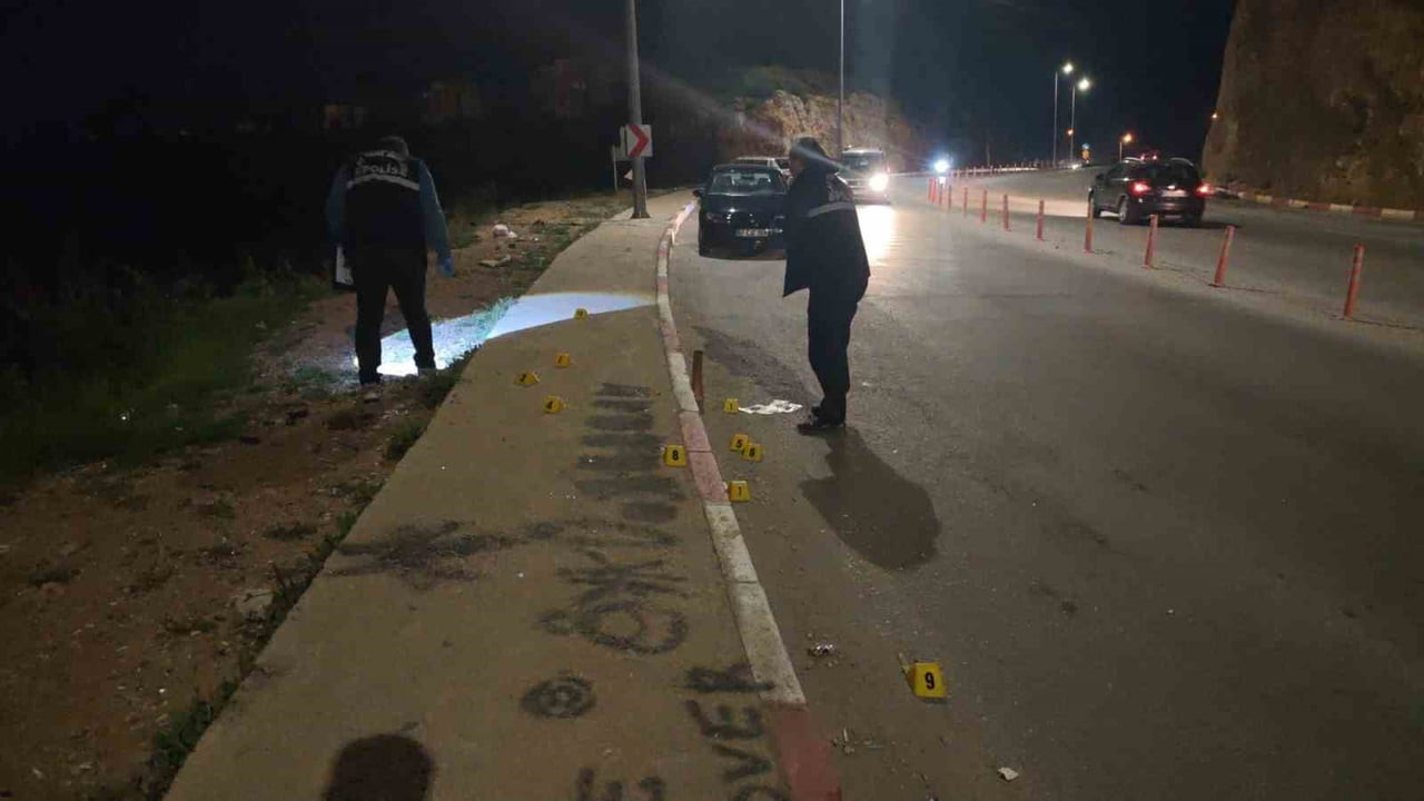 ANTALYA’NIN KEPEZ İLÇESİNDE BİR ŞAHSIN KURU SIKI TABANCAYLA HAVAYA ATEŞ AÇMASI PANİĞE NEDEN OLDU....