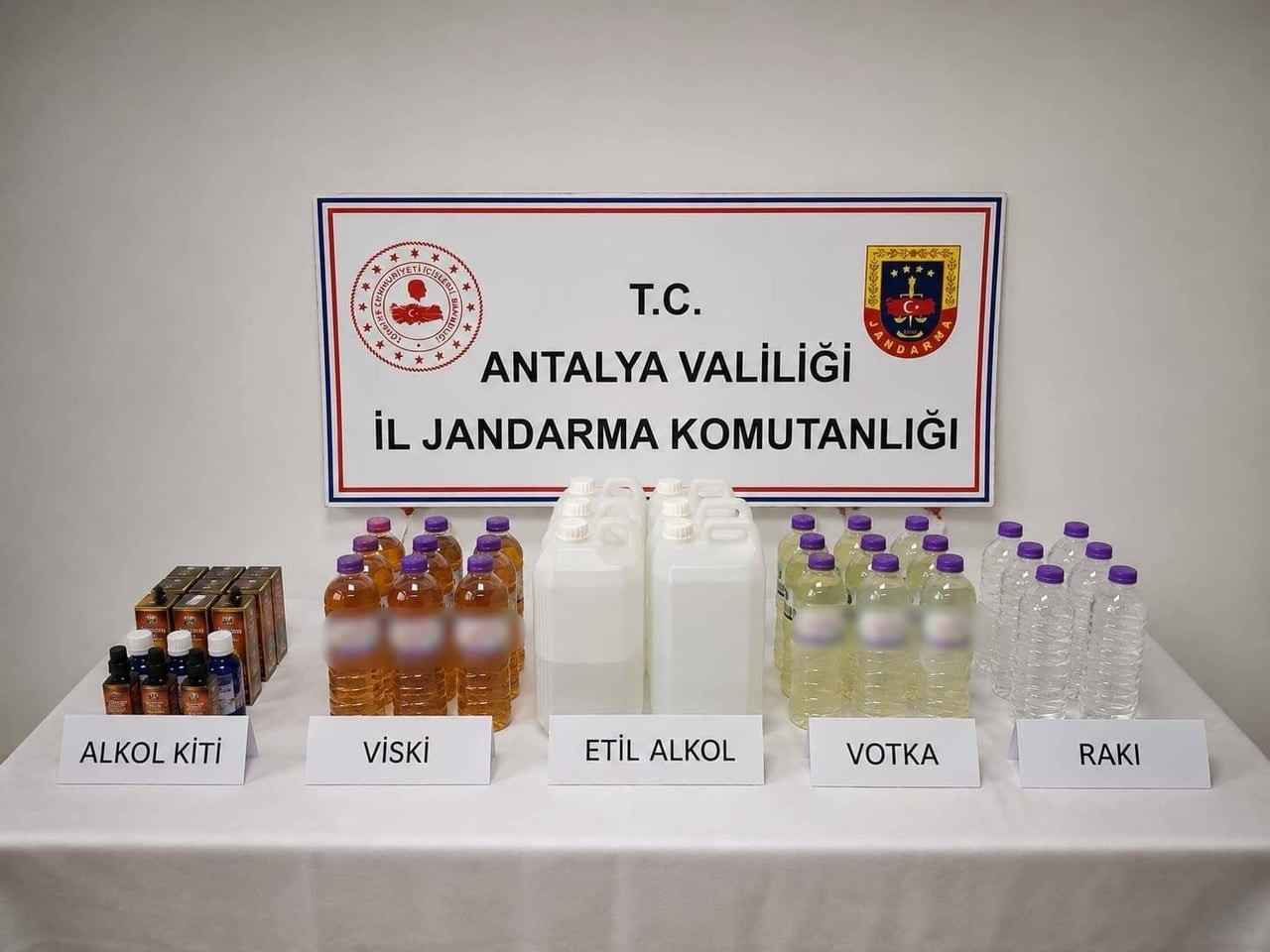 ANTALYA’NIN KONYAALTI İLÇESİNDE DÜZENLENEN OPERASYONDA KAÇAK ALKOL VE ALKOL YAPIMINDA KULLANILAN...