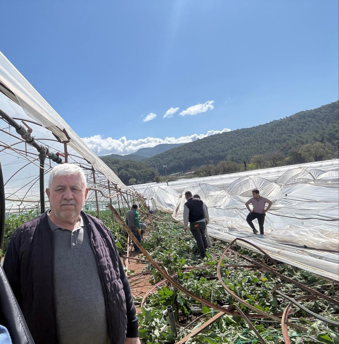 ANTALYA’NIN KUMLUCA İLÇESİNE BAĞLI SARIKAVAK MAHALLESİ’NDE GECE SAATLERİNDE MEYDANA GELEN HORTUM...