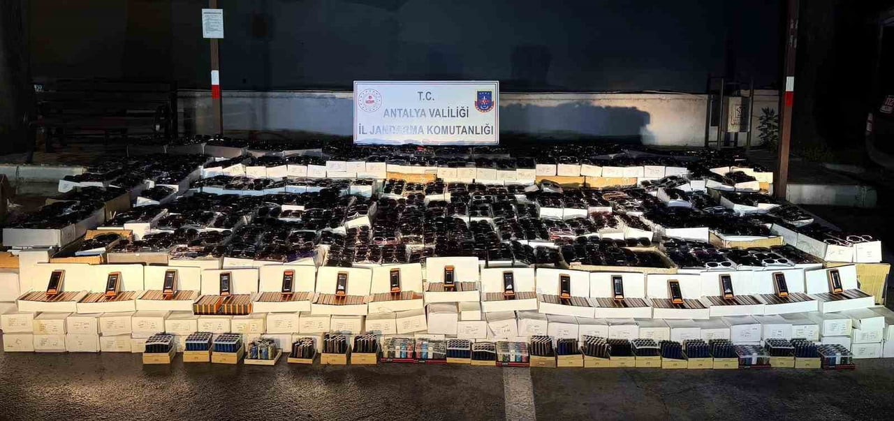 ANTALYA’NIN MANAVGAT İLÇESİNDE JANDARMA EKİPLERİNCE DÜZENLENEN KAÇAKÇILIK OPERASYONUNDA PİYASA...