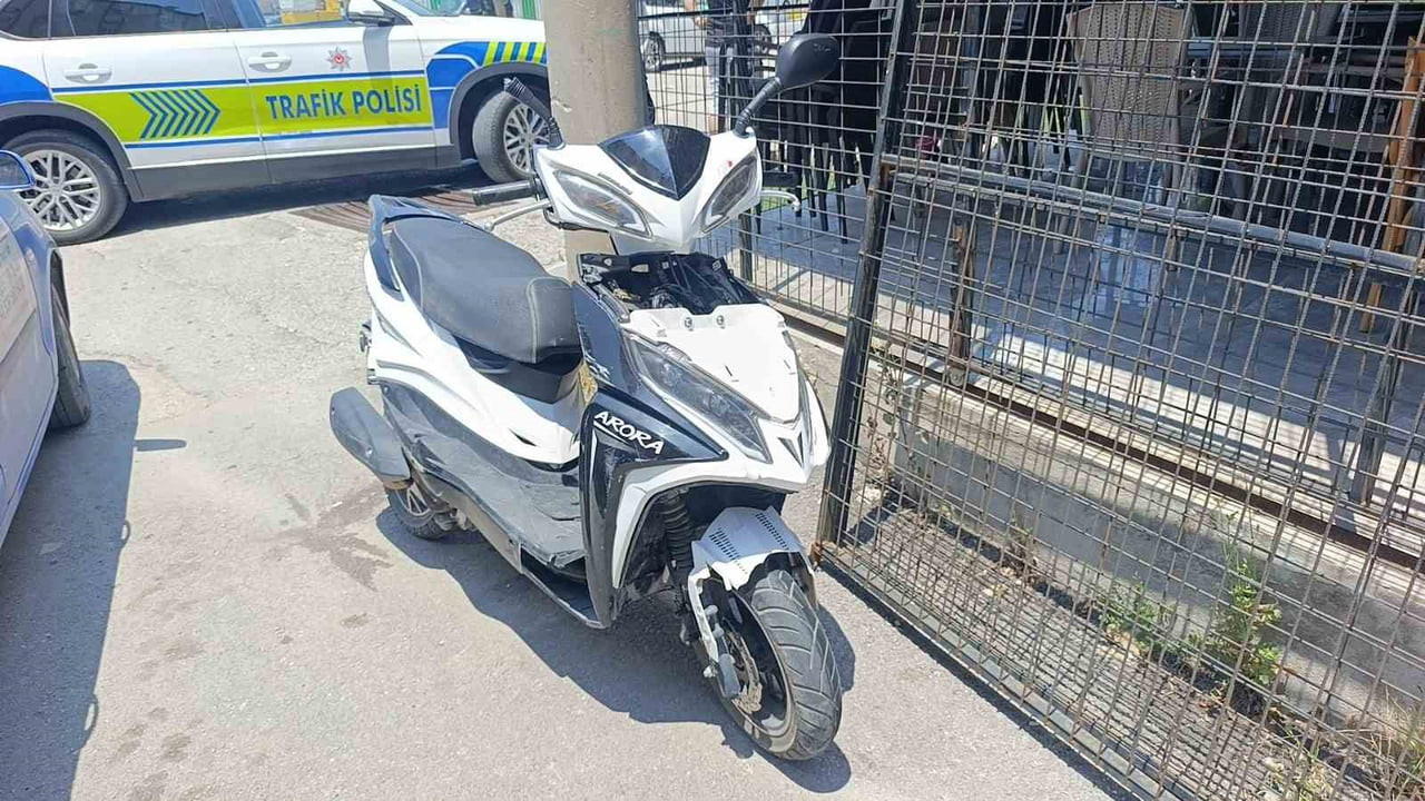 ANTALYA’NIN MANAVGAT İLÇESİNDE MOTOSİKLET İLE OTOMOBİLİN ÇARPIŞMASI SONUCU MEYDANA GELEN KAZADA...