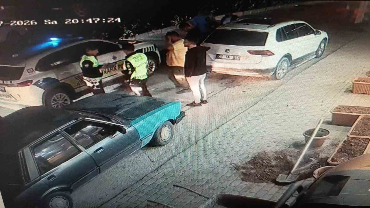 ANTALYA’NIN MANAVGAT İLÇESİNDE SEYİR HALİNDEKİ ELEKTRİKLİ BİSİKLET, ANİDEN AÇILAN OTOMOBİL...