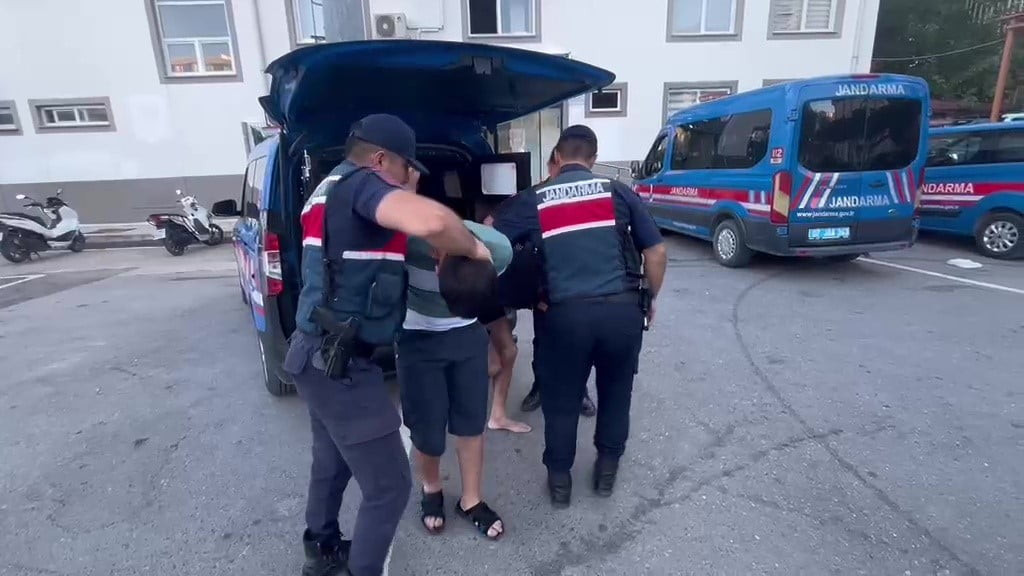 ANTALYA’NIN MANAVGAT İLÇESİNDE SOSYAL MEDYA PLATFORMU ÜZERİNDEN CANLI YAYIN AÇARAK TERÖR ÖRGÜTÜ...