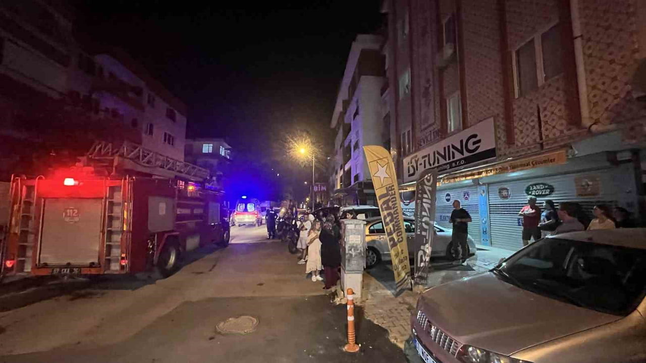 ANTALYA’NIN MURATPAŞA İLÇESİNDE KENTSEL DÖNÜŞÜM SÜRECİNDEKİ 4 KATLI APARTMANIN 1’İNCİ KATINDA...