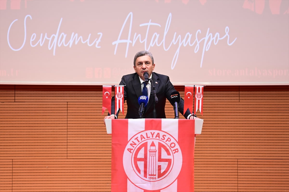 Antalyaspor Kulübü'nün iftar programı, Mimar Sinan Kongre Merkezi'nde gerçekleştirildi. Programa...