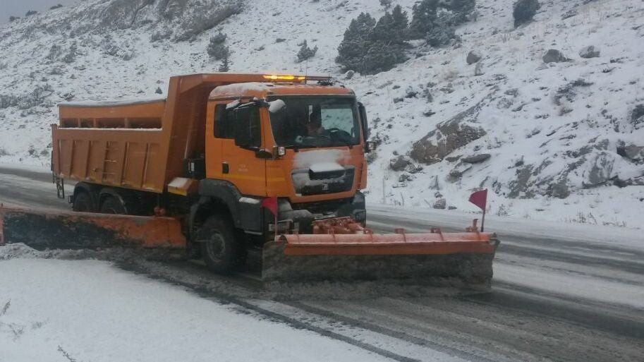 ANTALYA’YI KONYA’YA BAĞLAYAN AKSEKİ-SEYDİŞEHİR KARAYOLUNDA KAR YAĞIŞI ETKİSİNİ...