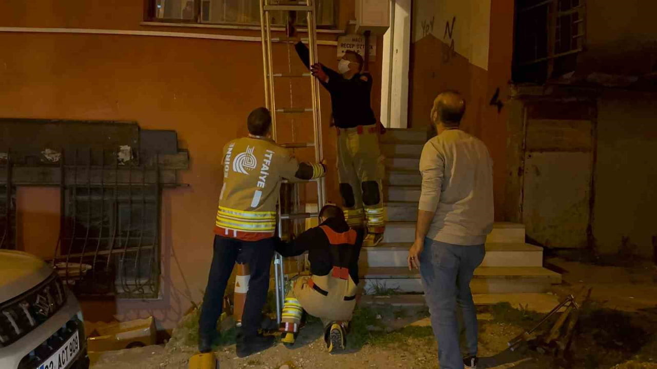 APARTMANDAN GELEN KÖTÜ KOKU ACI GERÇEĞİ ORTAYA ÇIKARDI