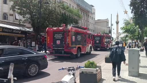 Apartmandan yükselen duman ekipleri alarma geçirdi