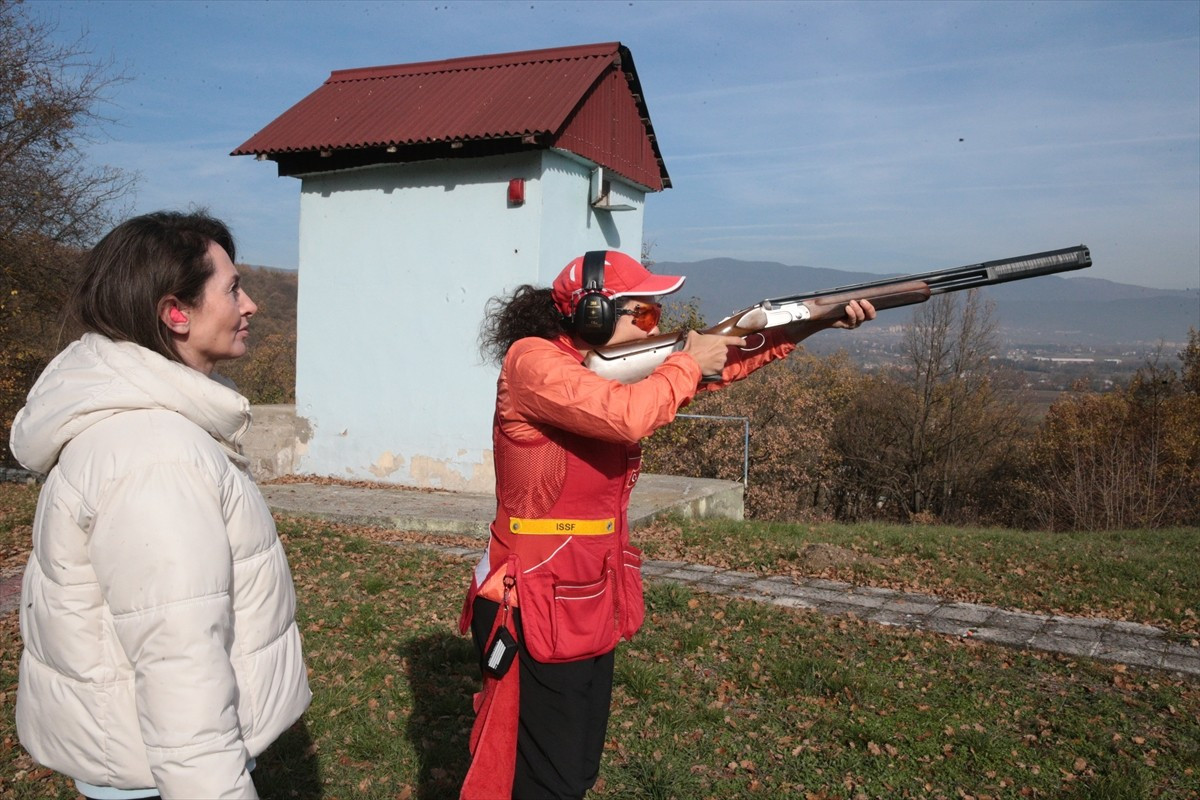 Ara verdiği spor kariyeri olan atıcılığa, babasının vefatından etkilenerek dönen milli sporcu...