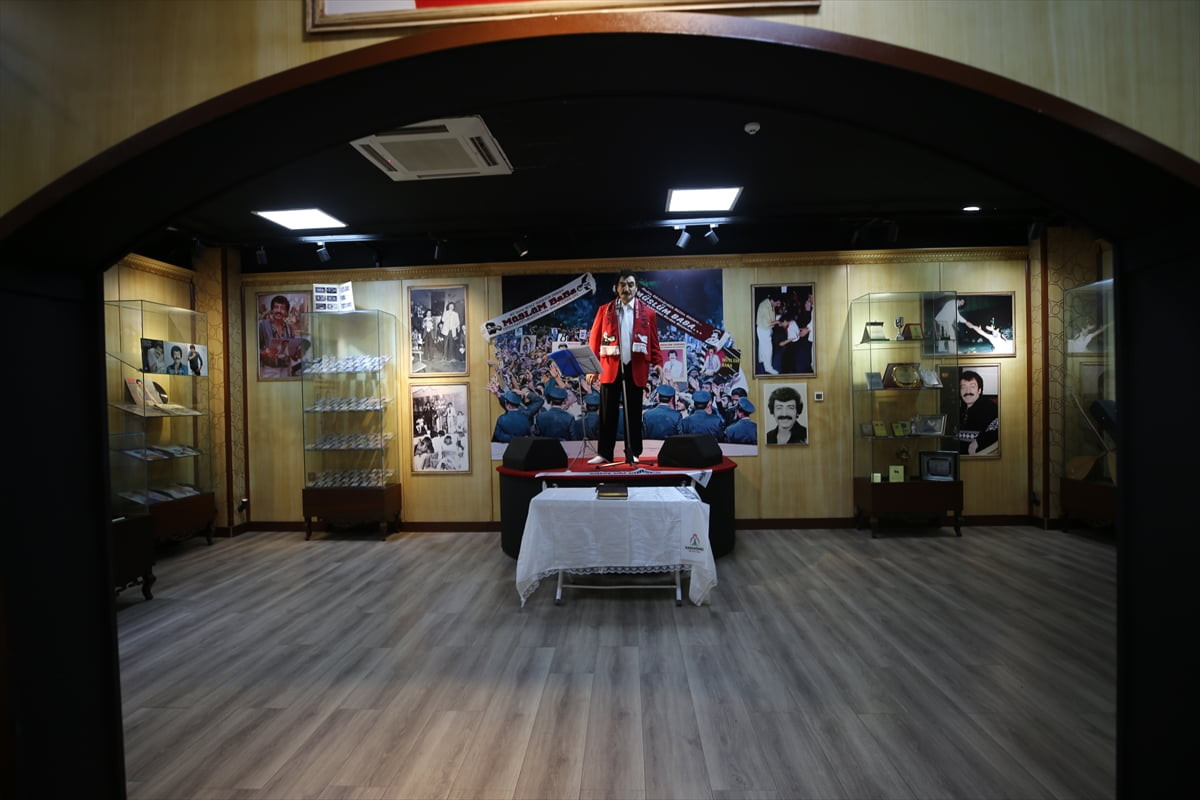 Arabesk müziğinin ünlü temsilcilerinden, hayranları tarafından "Müslüm Baba" olarak bilinen Müslüm...