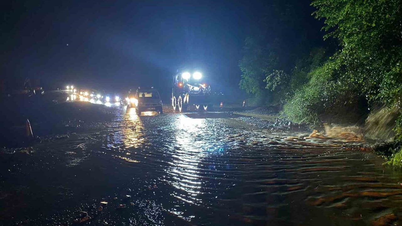 Araklı'da Şiddetli Yağış Sonrası Kurtarma Çalışmaları İnişli Çıkışlı