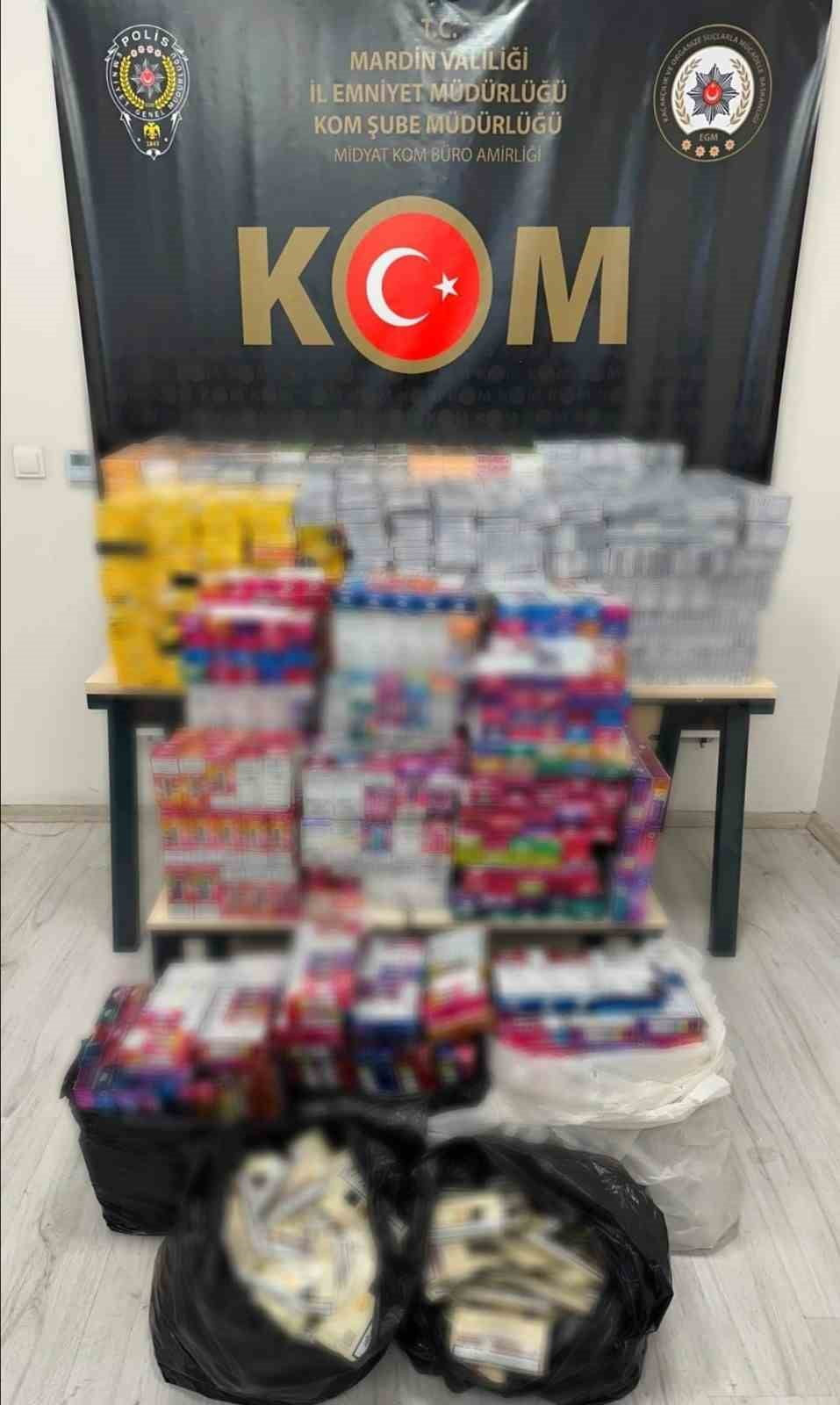 ARAMADA, KAÇAK OLDUĞU TESPİT EDİLEN 6 BİN 600 PAKET SİGARA, 1400 ADET ELEKTRONİK NARGİLE VE 200...